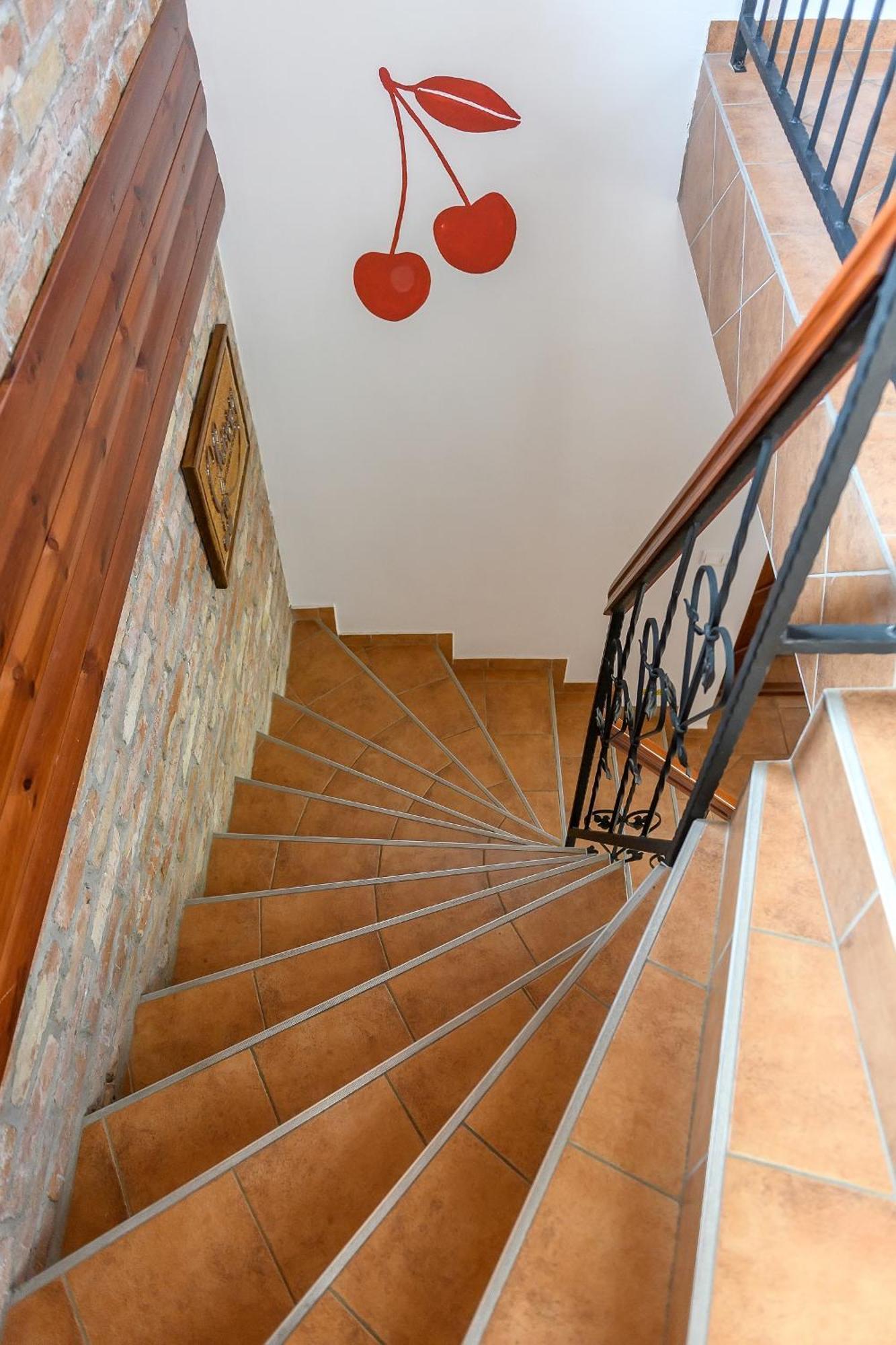 Cherry Apartmanhaz Шарвар Экстерьер фото